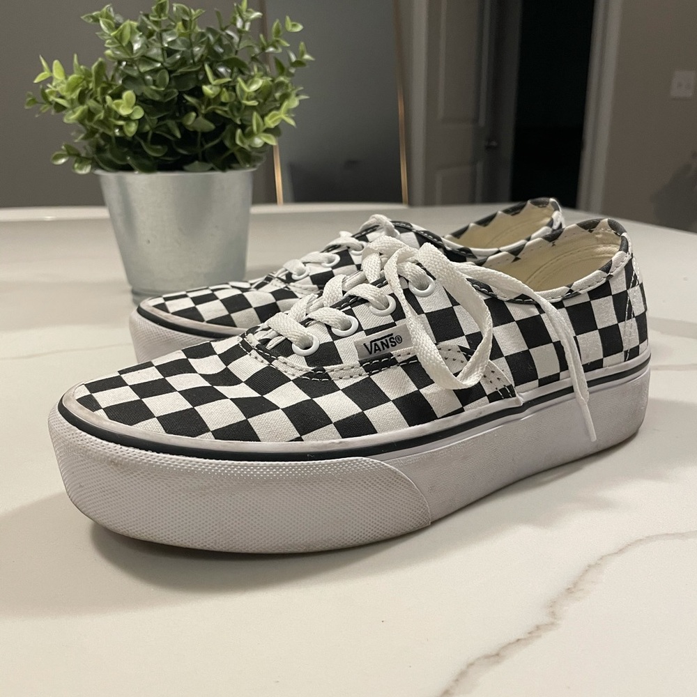 Women’s checkered platform vans with laces sz 7.5